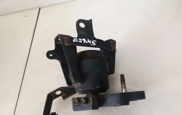 Toyota Avensis T250 Engine mount bracket
