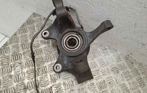 Mercedes-Benz Vito Viano W447 Front wheel hub A4473320301 A4479059601