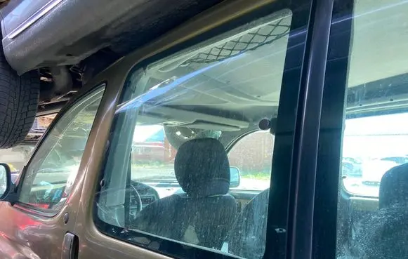 Citroen Berlingo Rear side window 