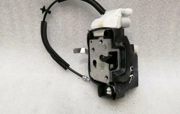Maserati Quattroporte Rear door lock 68206400