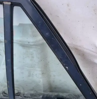 Mazda 323 Rear vent window glass 