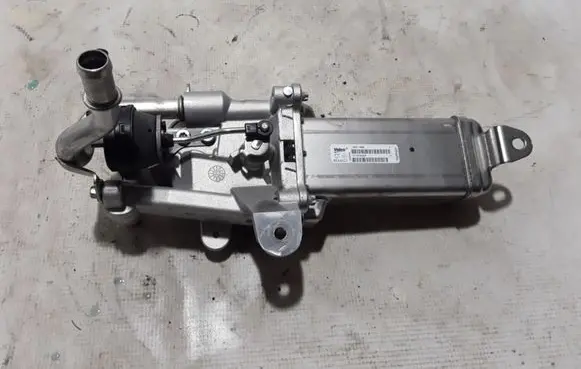 Renault Master III EGR valve cooler 147355889R