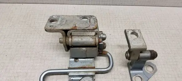 Volkswagen PASSAT B6 Rear door hinge set 3C9833411