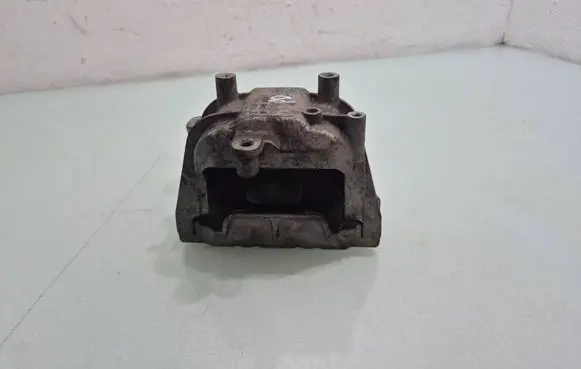 Volkswagen PASSAT CC Engine mount bracket 1K0199262CE