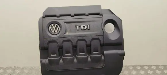 Volkswagen PASSAT B8 Engine cover (trim) 04L103925Q