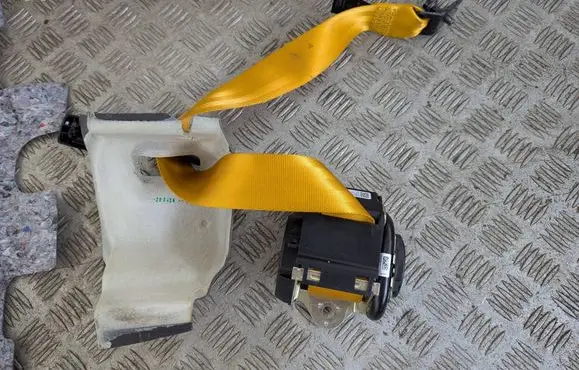 Volvo V60 Rear seatbelt 32131437