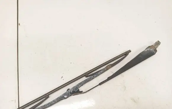 Volkswagen PASSAT B4 Rear wiper blade arm 