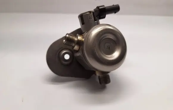 BMW 7 G11 G12 Fuel injection high pressure pump 13518643464