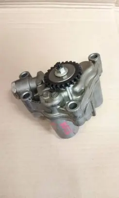 Nissan Juke I F15 Oil pump 