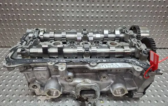 Renault Captur II Engine head S26337311 4221R H4D450