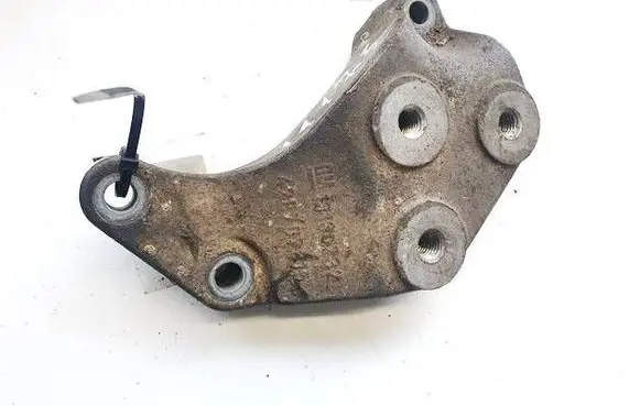 Opel Corsa D Engine mounting bracket 13130732