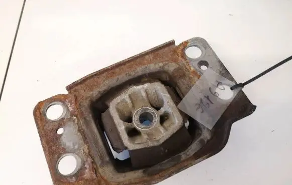 Ford Mondeo MK IV Engine mount bracket