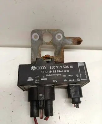 Volkswagen Polo IV 9N3 Coolant fan relay 1J0919506M 898967000