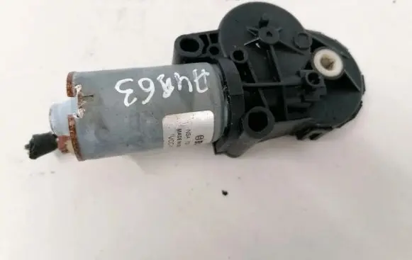 Volvo XC60 Seat adjustment motor 30761809 0390204025