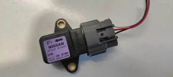Nissan X-Trail T30 ESP acceleration yaw rate sensor 479308H300