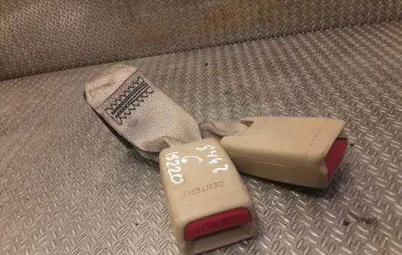 Lexus IS 220D-250-350 Middle seatbelt buckle (rear) 