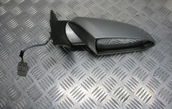Nissan Primera Front door electric wing mirror 