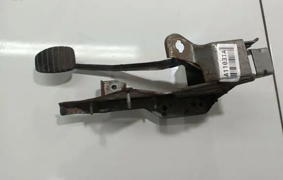 Renault Clio III Brake pedal 8200275889A