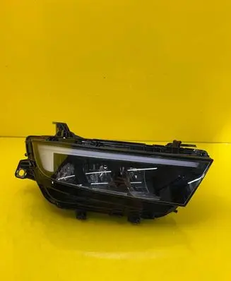 Opel Astra L Headlight/headlamp 9851880780