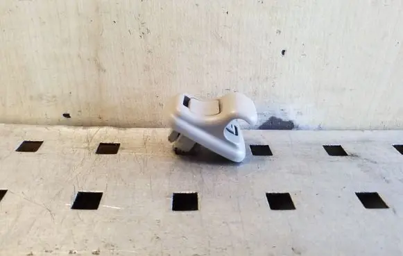 Suzuki Grand Vitara II Sun visor clip/hook/bracket 