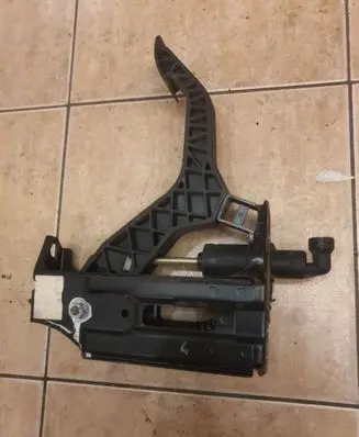 Volkswagen Golf IV Clutch pedal 1J1721059Q 1j1721385a