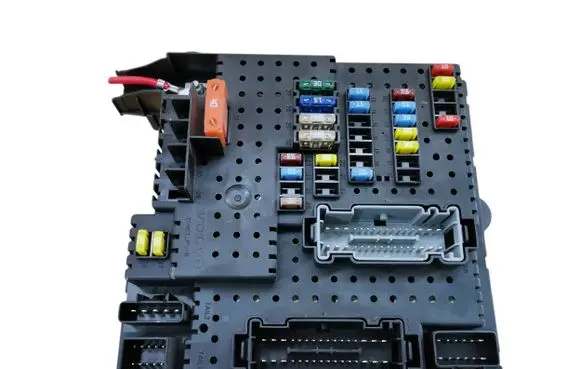 Volvo XC90 Fuse module 30728512 06W384 28017881