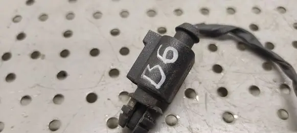 Volkswagen PASSAT B6 Outside/exterior temperature sensor 1JO973702