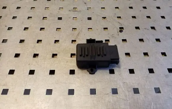 Volkswagen Touareg I Seat heating relay 1K0959772