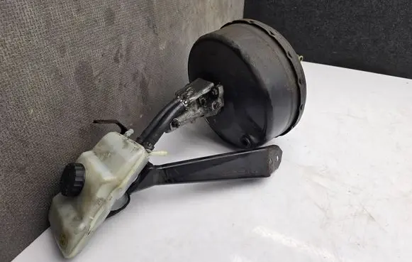 Mercedes-Benz Vito Viano W639 Brake booster A0014300108