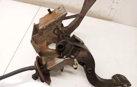 Jaguar X-Type Clutch pedal 1S717520AE