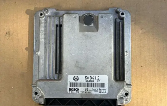 Volkswagen Transporter - Caravelle T5 Engine control unit/module 070906016 0281010732 1039S0538