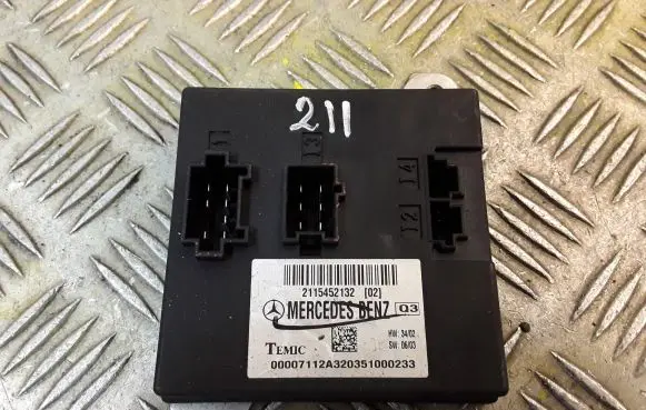 Mercedes-Benz E W211 Central body control module 2115452132 A2115452132