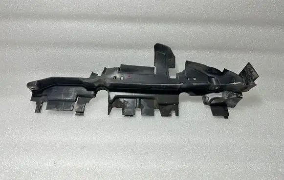 Audi A8 S8 D2 4D Intercooler air guide/duct channel 4D0121283C