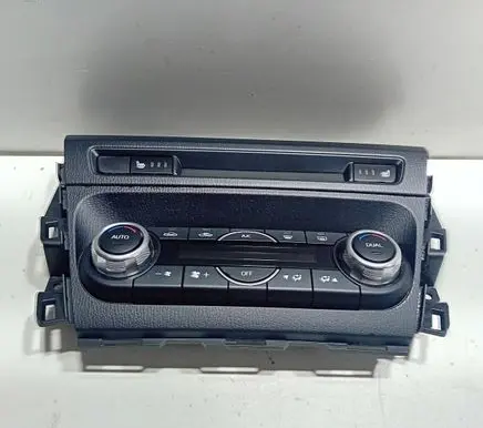 Mazda 3 III Climate control unit