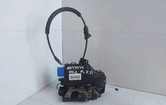 Skoda Octavia Mk2 (1Z) Front door lock 3D1837015