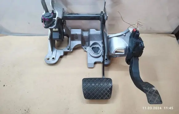 Audi A5 8T 8F Pedal assembly 8K2721117