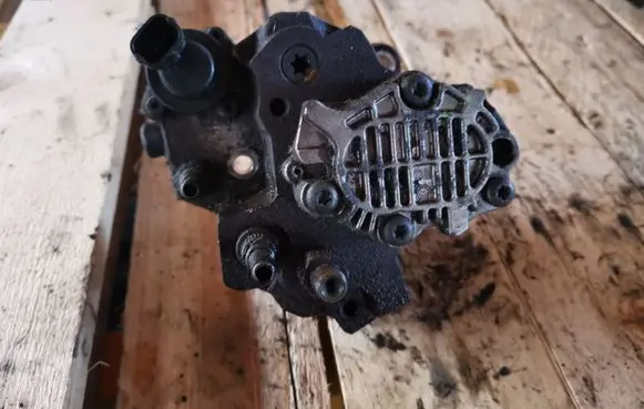 Renault Master II Fuel injection high pressure pump 0445010033 8200170377