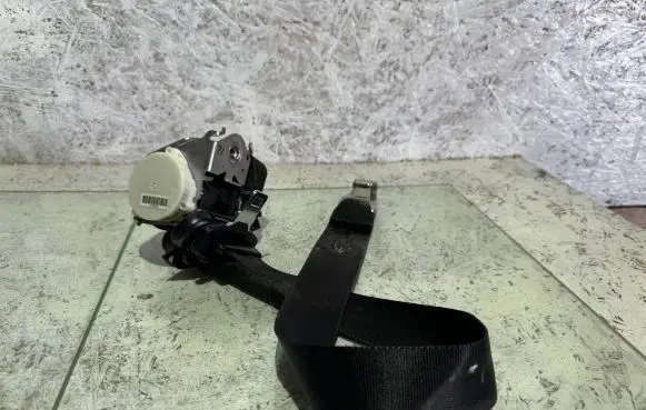 Ford Galaxy Rear seatbelt 613B86D