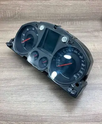 Volkswagen PASSAT B6 Speedometer (instrument cluster) 3C0920871E