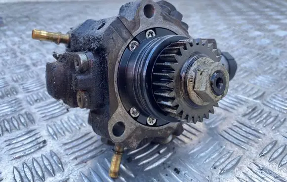 Renault Laguna III Fuel injection high pressure pump 0445010170 8200690744
