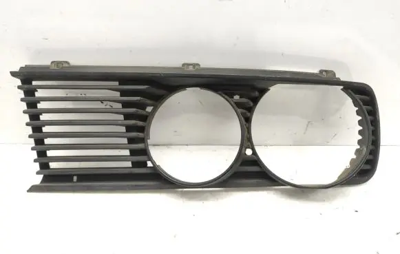 BMW 5 E28 Front bumper upper radiator grill 51131874645 1874645