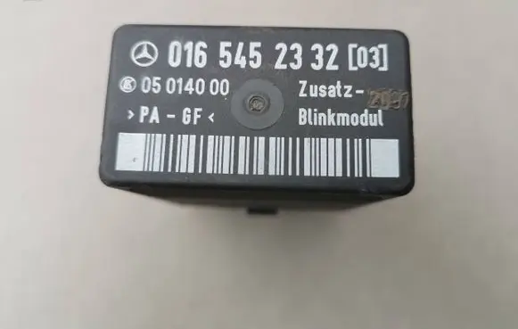 Mercedes-Benz E W124 Other relay 0165452332 05014000
