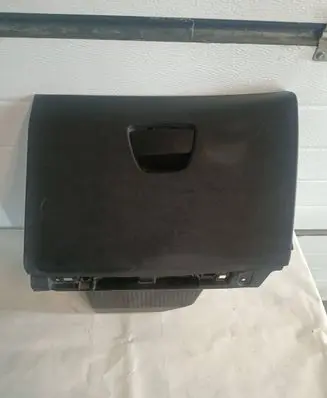 Peugeot 208 Glove box 9673811277