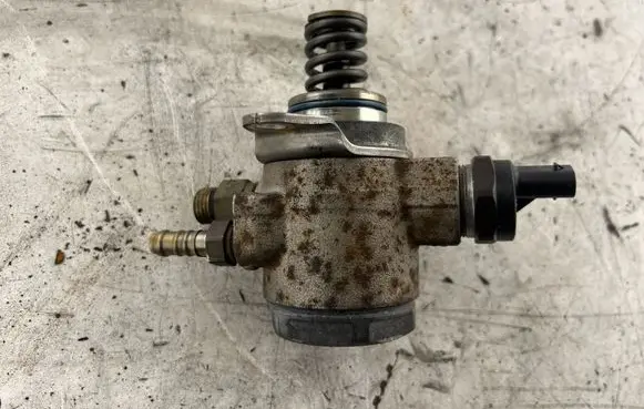 Audi A1 Fuel injection high pressure pump 03C127026J