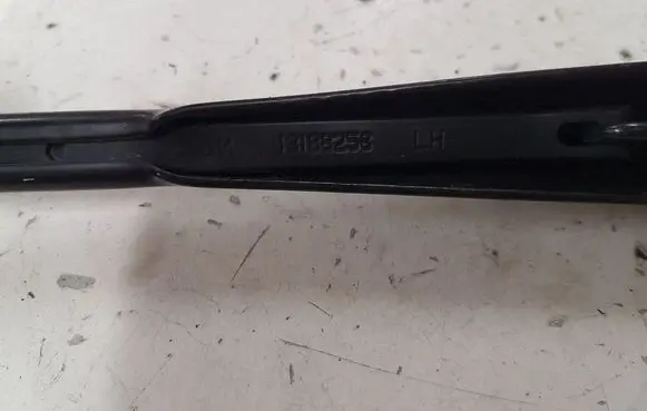 Opel Vectra C Front wiper blade arm 13188258
