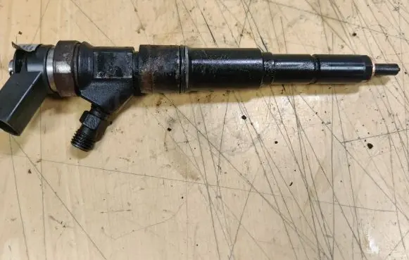 BMW X5 E53 Fuel injector 7789661 0445110131