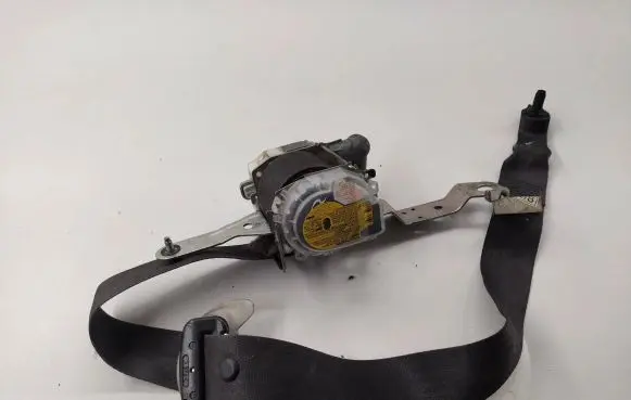Subaru Legacy Front seatbelt buckle