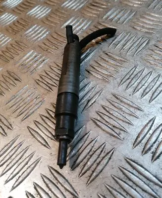 Volkswagen Golf IV Fuel injector 028130201T 0432193747
