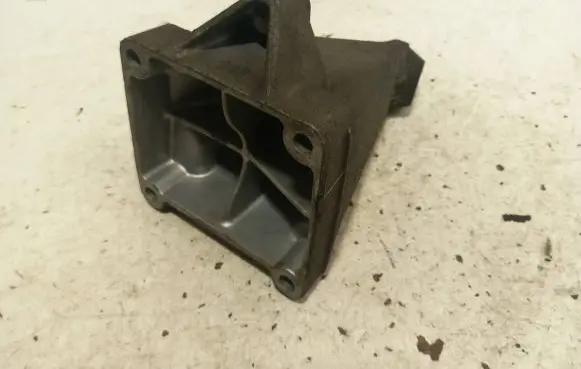 Mercedes-Benz E W211 Engine mounting bracket A2712230904