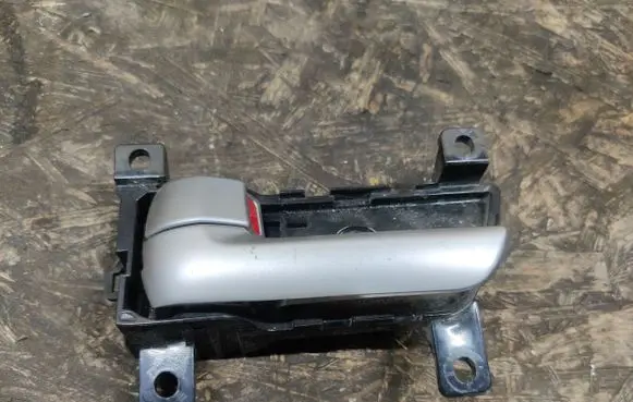KIA Sorento Front door interior handle 826132P000
